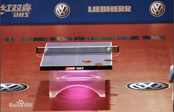 红双喜牌乒乓球桌是用什么材质制作的？