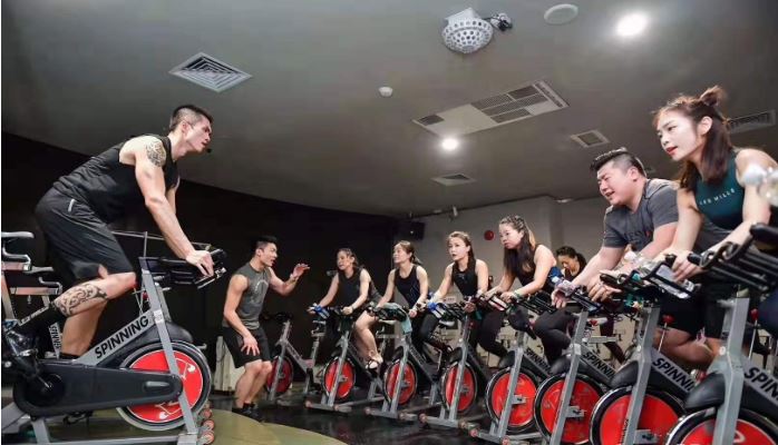 四种骑摩托车的方法可以促进脂肪燃烧，帮助你有效减肥图1