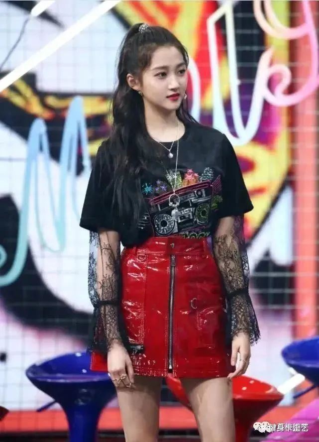 娱圈揭秘:大秀恩爱!鹿晗眼光真毒,人人嫌丑的&ldquo;死亡芭比鞋图1