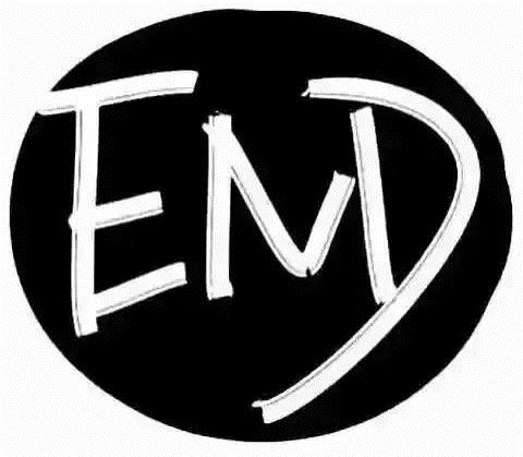 董璇带女儿&ldquo;体验&rdquo;田园生活,小酒窝和妈妈一起种树,积极图1