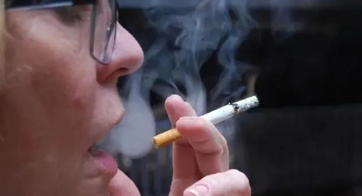 尼古丁&ldquo;死对头&rdquo;公布,老烟民可劲吃,给肺洗个澡,肺癌向你图1