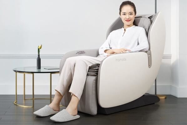 货架上的Momoda智能休闲按摩椅：零重力体验图1
