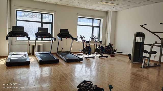 新疆健身器材厂家哪家好？如何配置健身房？(新疆健身器材图1