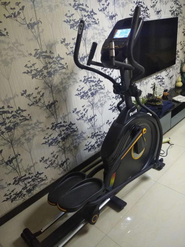 椭圆机伤膝盖吗？椭圆机效果怎么样？(椭圆机损害膝盖吗)图1