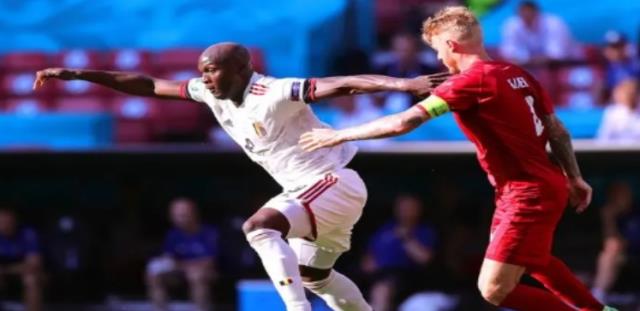 丹麦国家足球队队服(白色、红色和黑色)(丹麦国家队球衣颜