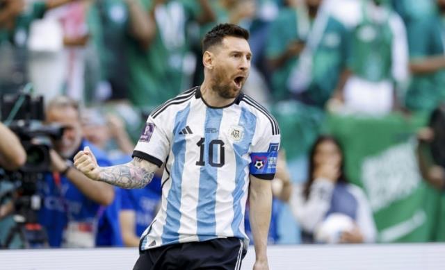 梅西打进世界杯第7球，阿根廷冠军梦破灭！被沙特队围攻，图1