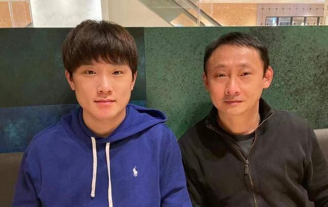 张本智和深夜吃烤肉、打游戏：亚洲杯冠军算是刘国梁送我图1