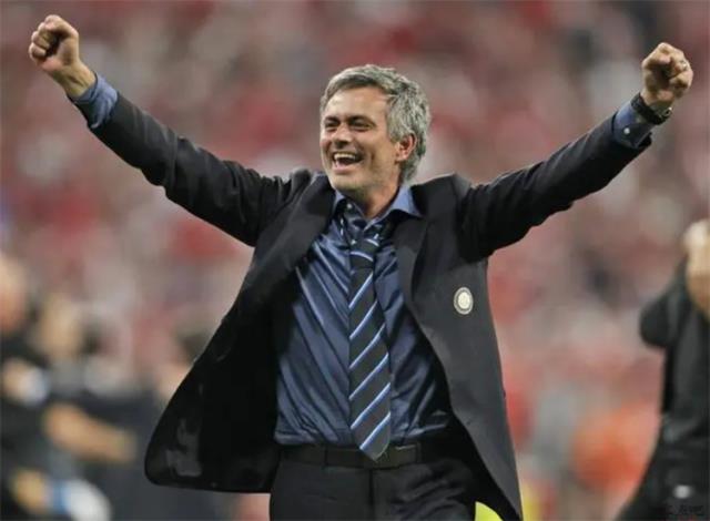 1-0！亚洲第一支出线队诞生：创世界杯纪录，复制穆帅经典图1