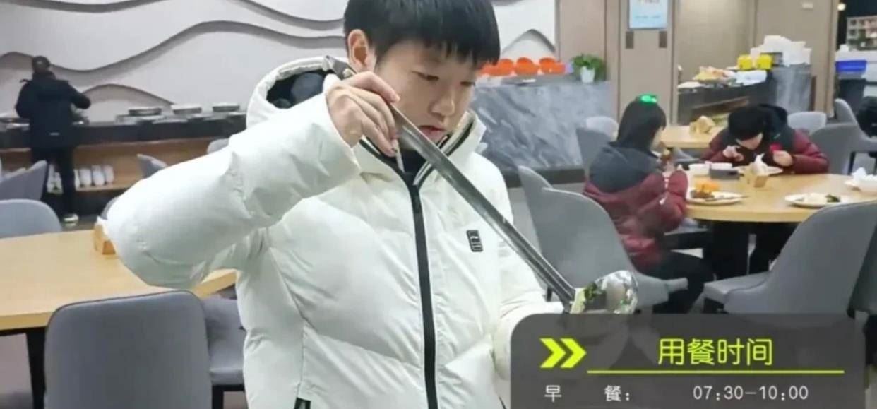 乒超餐食展示！孙颖莎、樊振东、许昕：好吃！谢谢王楠！(图1