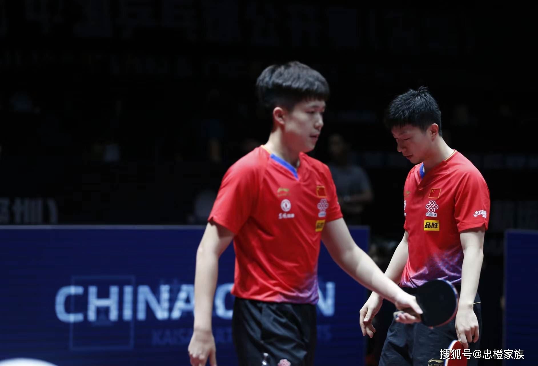 乒超德比徐瑛彬独得两分！马龙率队进决赛要争冠，王楚钦图1