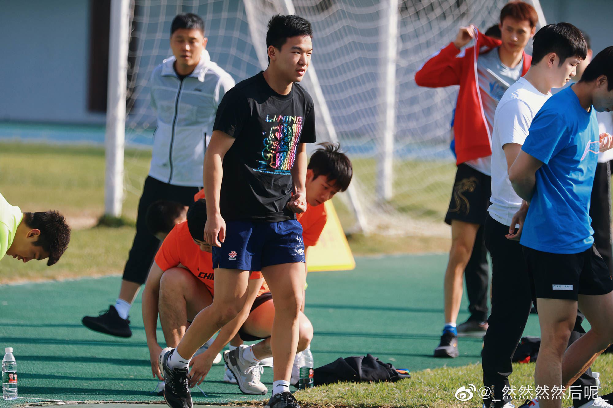 国乒冬训先练体能！孙颖莎边跑步边说话，马龙暂未出现梁图1