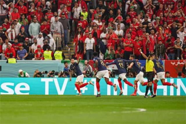 法国队挺进决赛，主教练德尚表示卫冕冠军的头衔不是压力(图1