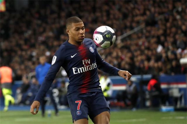 姆巴佩连进两球，共进8球暂列射手榜第一（最佳射手）