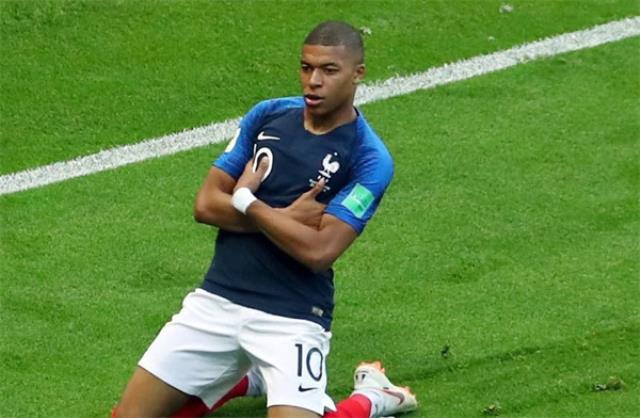 姆巴佩点球破门，上演帽子戏法