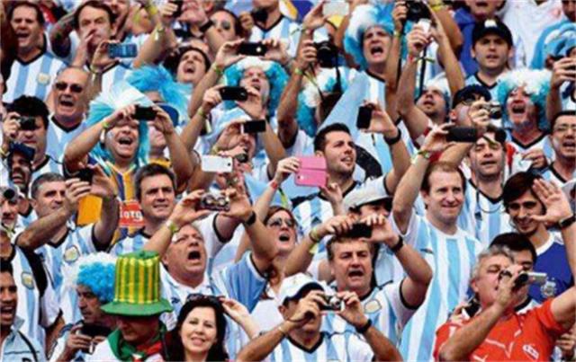 梦想成真，梅西终如愿捧起大力神杯（2022世界杯）