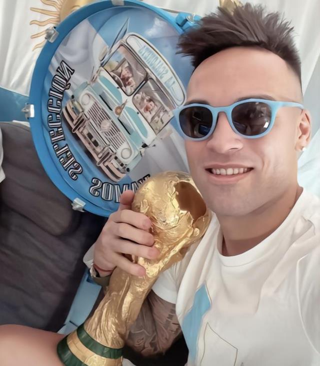 英雄凯旋！劳塔罗返乡庆祝世界杯夺冠，10万人高喊名字，图1