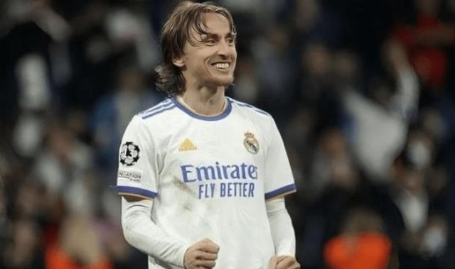 再见莫德里奇！拒绝皇马续约，佛爷求购1.3亿天才，造新典图1