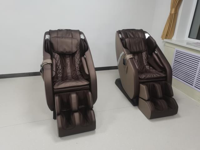 老年人按摩椅好不好？按摩椅真的对你有好处吗？(中老年人图1