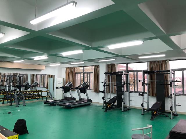 商用健身器材为什么比家用健身器材贵！(健身房商用健身器图1