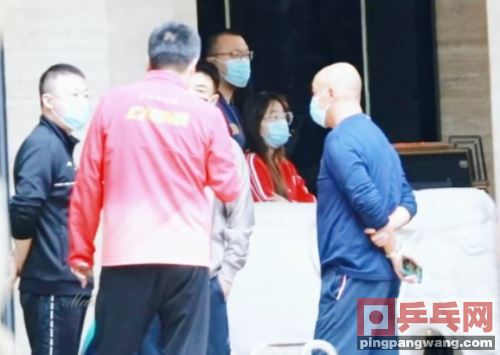 出发！国乒新领导班子亮相，李隼带队出征海外，马龙背包图1