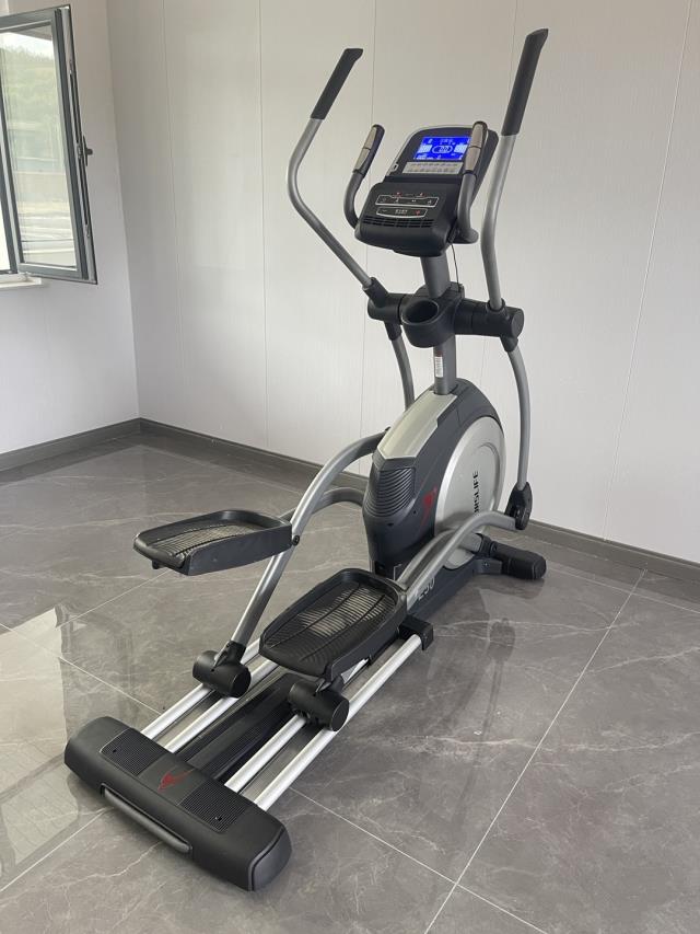 椭圆机怎么??？椭圆机家庭健身房或商业健身房的必备品！(图1