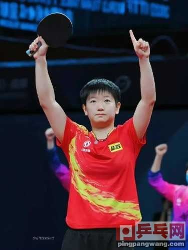 三项世界第一的孙颖莎，又被乒坛名宿佩尔森夸了∽(国际乒