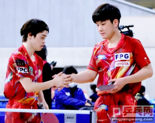 双打四强诞生！2位世界冠军退赛，2对名将被爆冷，张本、图1