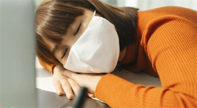 新冠感染高峰过后 如何?；ば脑嗪托睦斫】?/></p><p>焦虑情绪或抑郁情绪：情绪是人类对于天下3宝鉴摇钱树自己当前所处环境的一种应急，有时<b hidden='hidden'>运动人生www.wgqpnmx.cn</b>候也会是一种保护反应，比如参加<b hidden='hidden'>运动人生xuejiazl.org</b>比赛之前的运动员可能会出现<small hidden='hidden'>运动人生www.wgqpnmx.cn</small>紧张、坐立不安等情况，这是为了在不久之后能很快适应比赛的节奏，更好地发挥出平时的状态，一旦进入到比赛当中，这种情绪很快就会缓解，这也是一种正常的现象，如今还有新冠患者认为自己有心慌、胸闷穿越网王之千年白狐等症状，很有可能是这种焦虑情绪在作祟。</p><p><img  src=