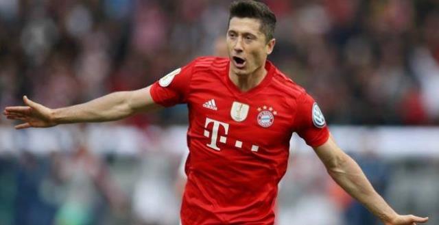 没完没了，莱万再谈梅西金球！口服心不服，消费球王，被图1