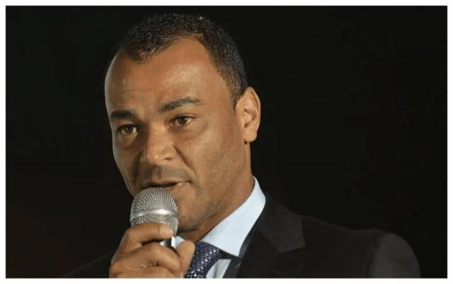 卡福：梅西是整个球队扛着一个人，永远也无法成为世界公图1