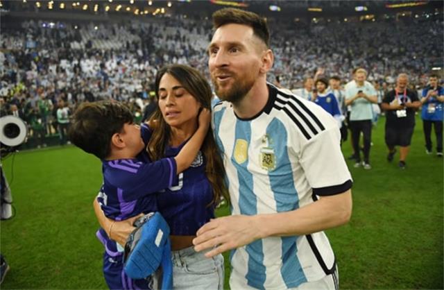 梅西花心传闻曝光？揭秘球星和妻子恩爱多年的真实故事(梅图1