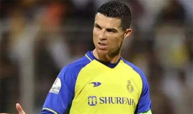 ?C罗如何回应球迷喊“梅西比你更好”？图1