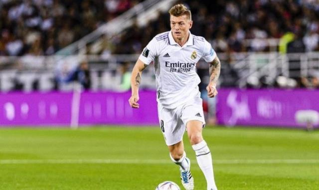 克罗斯对皇马球衣立领设计不满意：穿起来很不舒服！(克罗图1