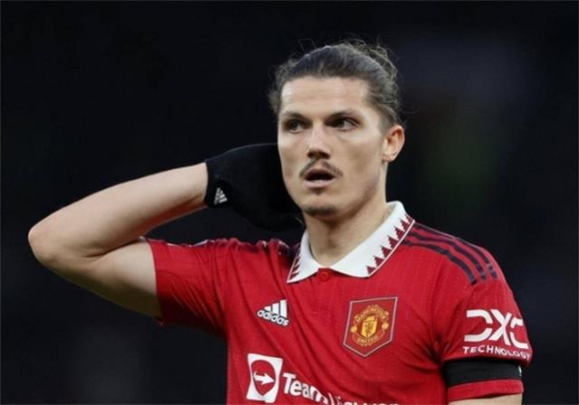 曼联迎战巴萨：7名球员无法出场，如何克服困境？(曼联转图1