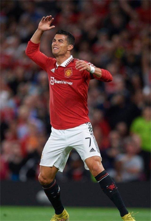 007！C罗遭嘲讽 欧联都不进球还想踢欧冠？梅西8场造10球图1