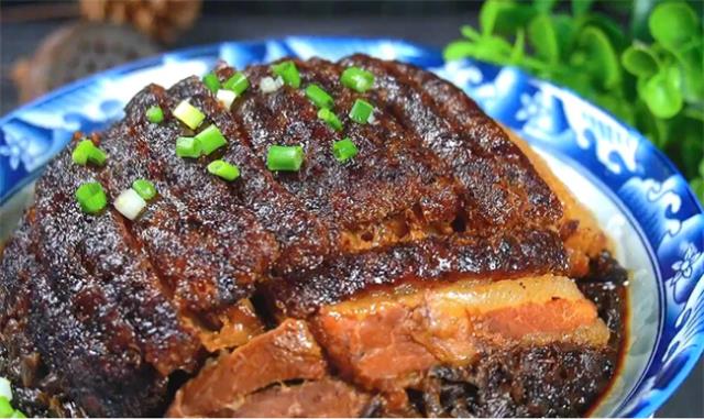 美味梅菜扣肉的做法:正宗家常菜教程分享(正宗的梅菜扣肉
