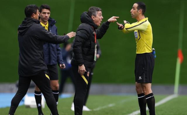 韩国队恶意犯规遭裁判无视 中国队战绩如何？